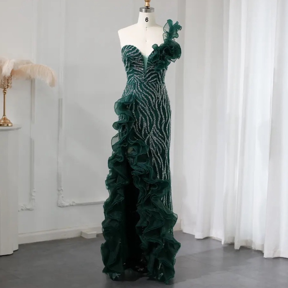 Elegant Green Ruffled Evening Gown